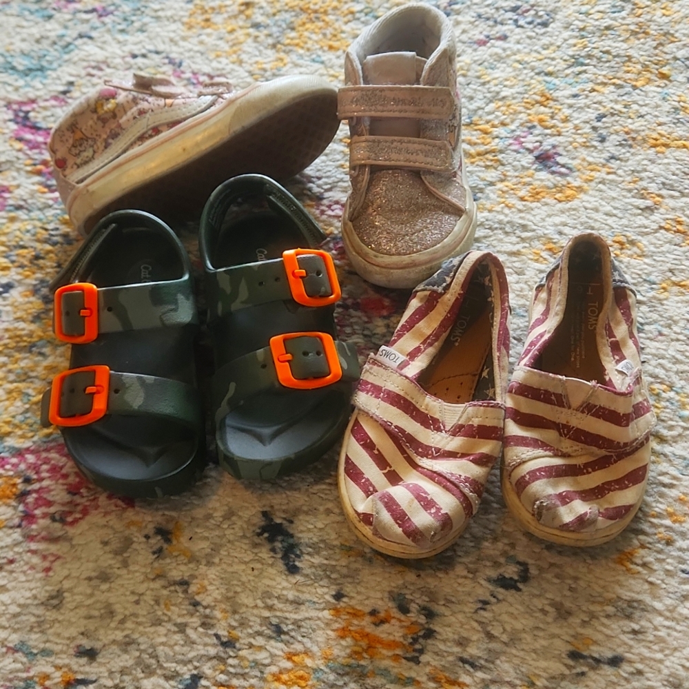 Lot of shoes for baby/ toddler